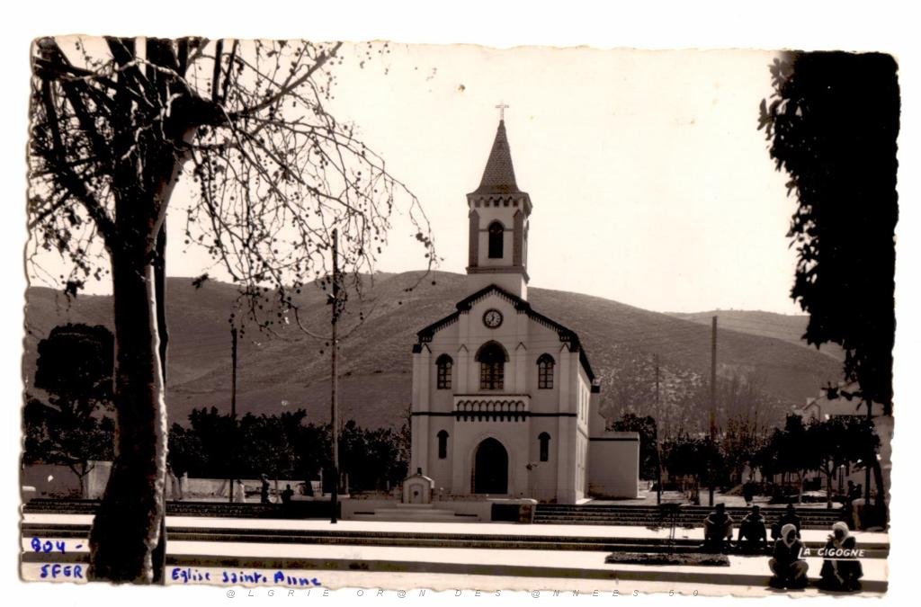 BOUSFER ANNEES 50 L EGLISE ST ANNE ET SA PLACE 01.JPG